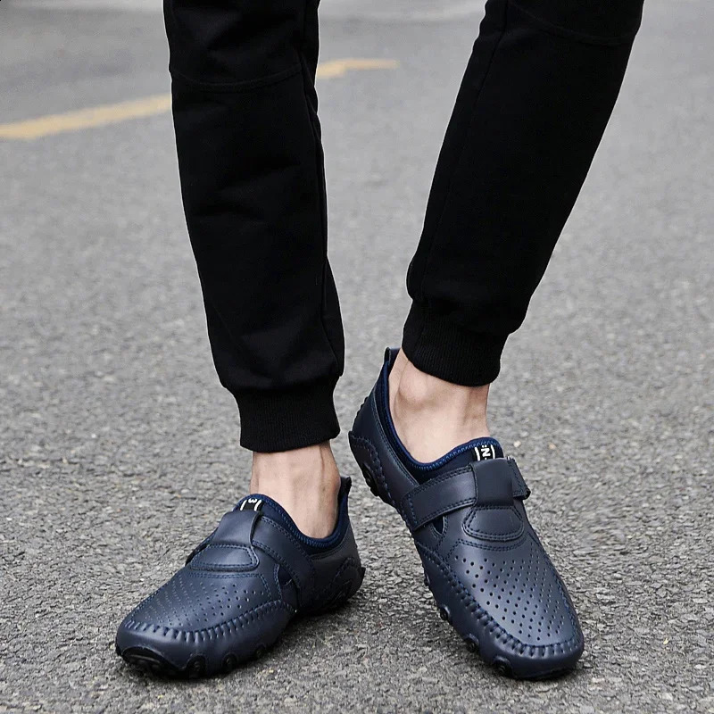 Genuine Leather Men Shoes Casual Italian Hollow Out Men Loafers Summer Breathable Driving Shoes Slip on Moccasins Zapatos Hombre 240909