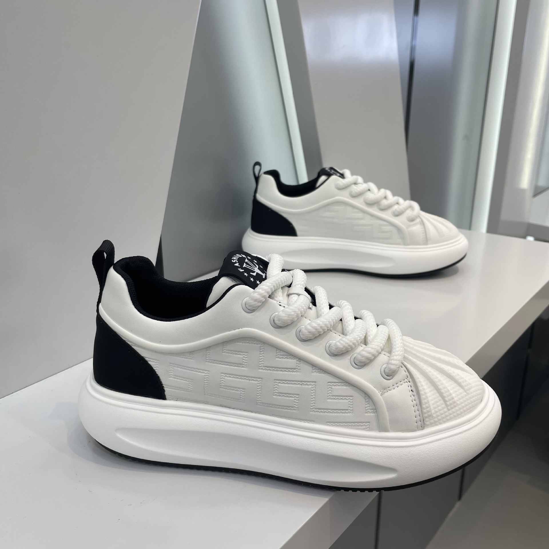 Ddmybear Casual High-End Board 2024 New Autumn Breathable Trendy Brand White Leather Surface Thick Sole Height Increasing Men's Shoes Chinese Bra