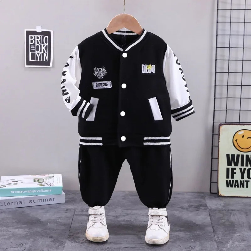 Autumn and winter baby boy and girl clothing set baby sports baseball uniform cardigan wool sweater tiger jacket top and pants set childrens clothing 