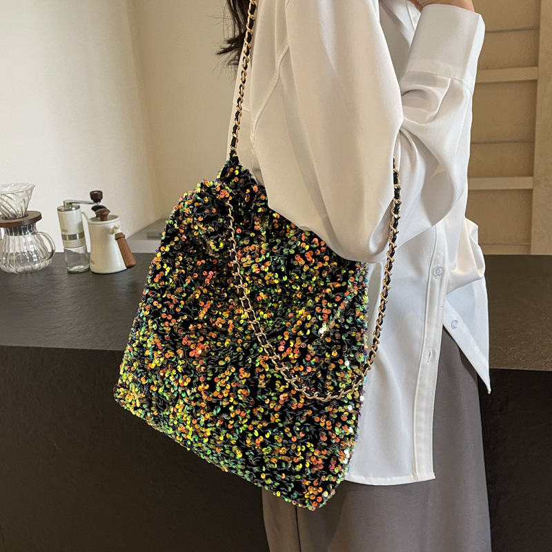 2024 New Korean Edition Large Capacity Bright Face Chain Underarm Tote Women's Trendy Mori Moe Spring One Shoulder Commuter Bag