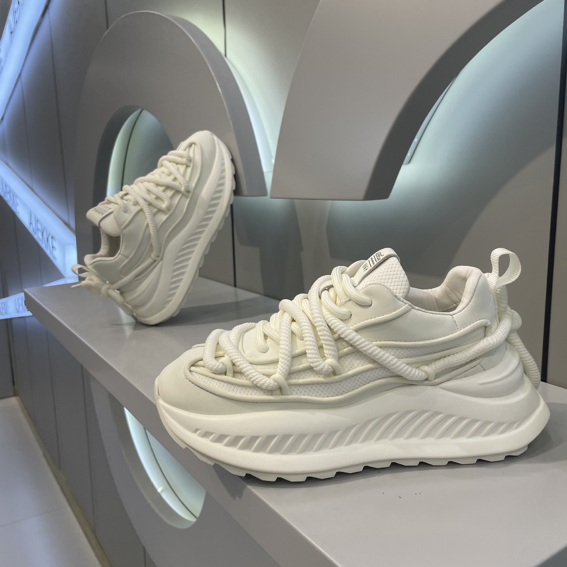 Ddmybear Comfortable Casual Lightweight Running And Sports Shoes, Trendy Men's Thick Soles, Increased Height, White Dad Shoes Chinese Brand Shoes