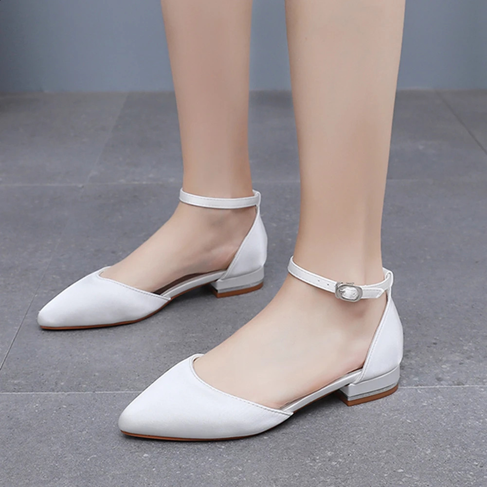 2025 new Crystal Queen Women Sandals Ladies Sexy Female Flats Point Toe Summer Shoes Casual Party Dress Flat 240904
