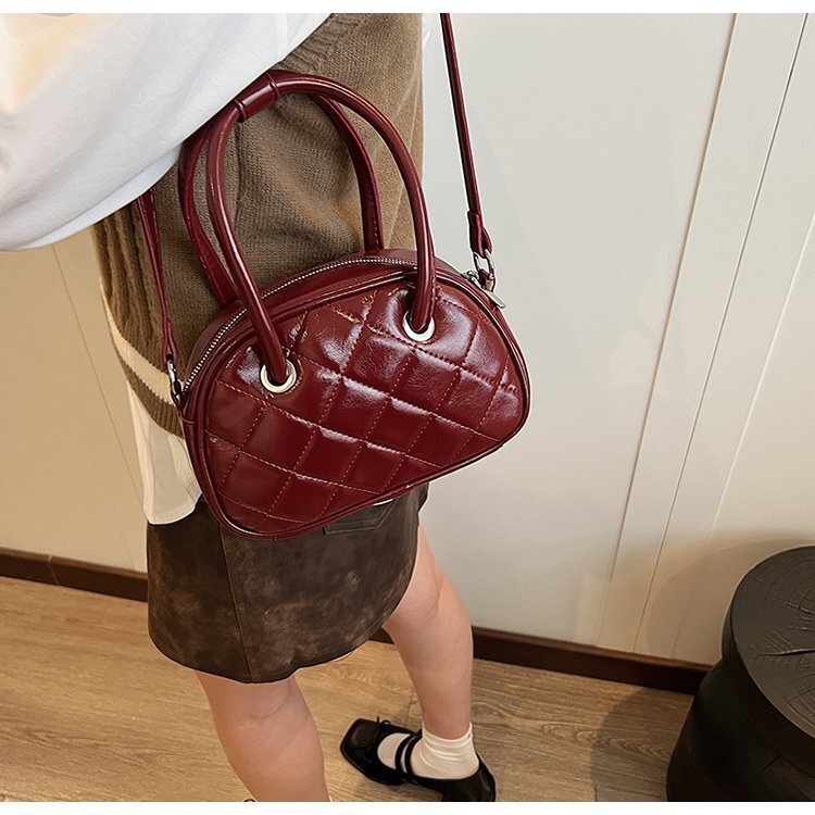 Lingge Bowling 2024 Autumn New Handheld Shoulder High Texture Crossbody Bag