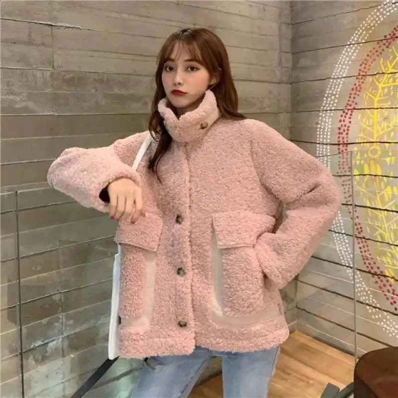 Thick Lamb Wool Teddy Coat Women Korean Style Warm Fluffy Jacket Autumn Winter Furry Cashmere Coat Big Pocket Faux Fur Overcoat 240911