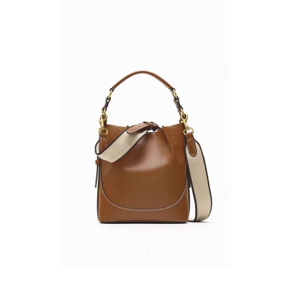AMZZ Spanish Women's 2024 New Product Fashionable Brown Korean Edition Handheld Crossbody Wide Shoulder Strap Water Bucket Bag for Women