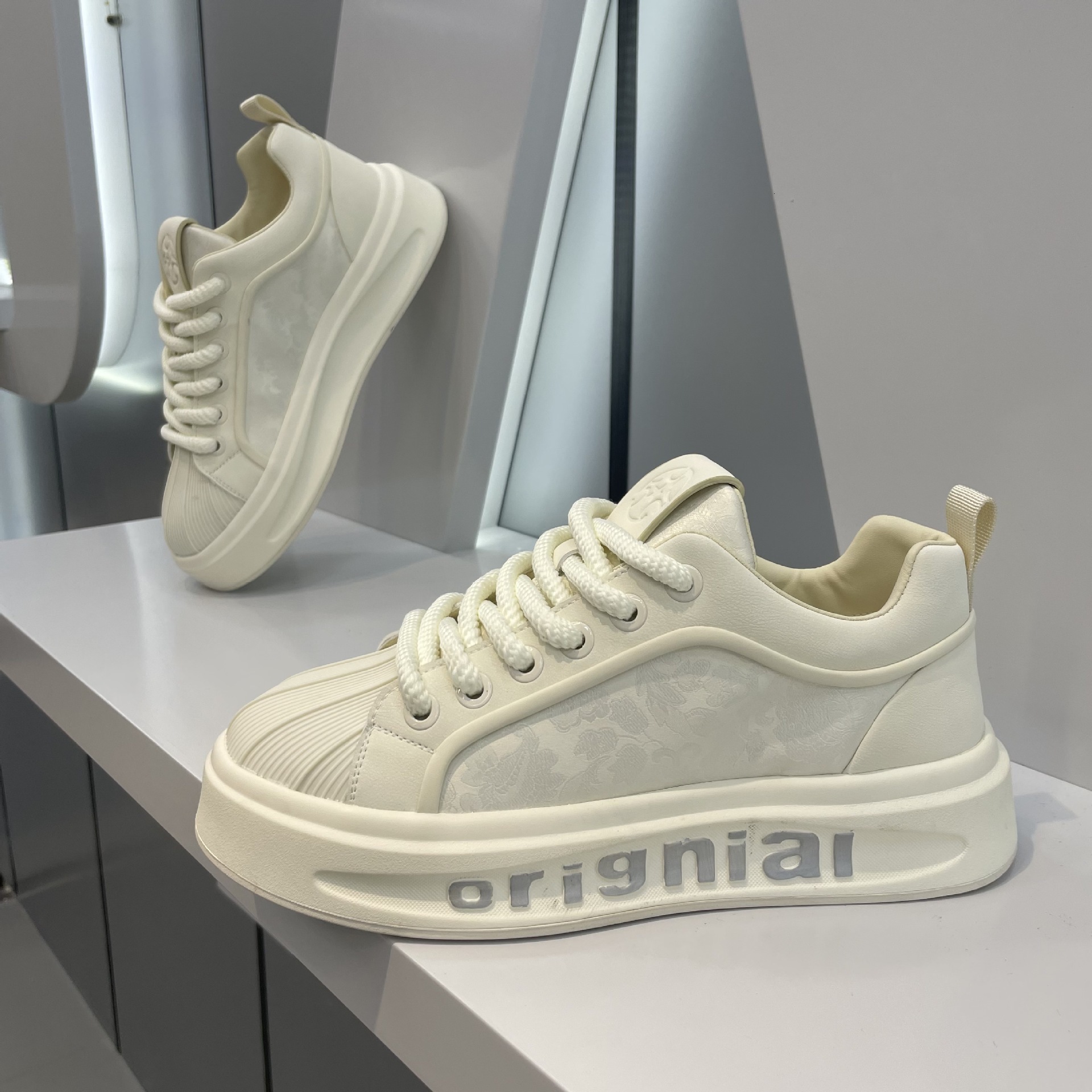Ddmybear 2024 Autumn New Brand White Fashion Trend Versatile Embroidered Printed Casual Board Internet Red Trendy Men's Shoes Chinese Brand Shoes