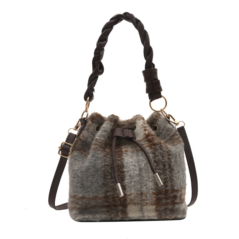 This year's popular bucket bag, women's 2024 new autumn and winter high-end handbag, versatile crossbody bag