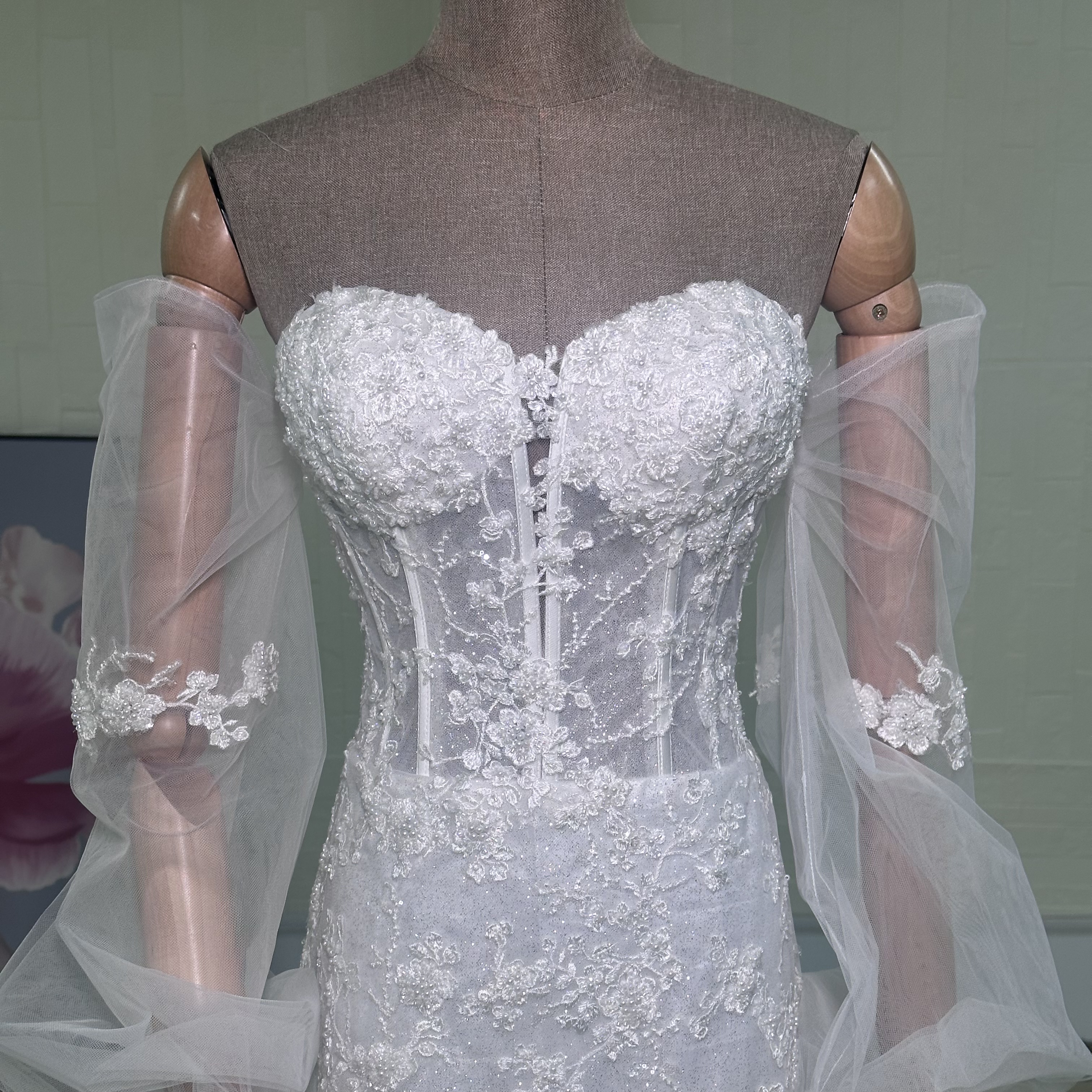 Chic 2024 Mermaid Cut Party Wear Luxurious Lace Design, Transformable from Strapless to Long-Sleeved for Weddings & Parties