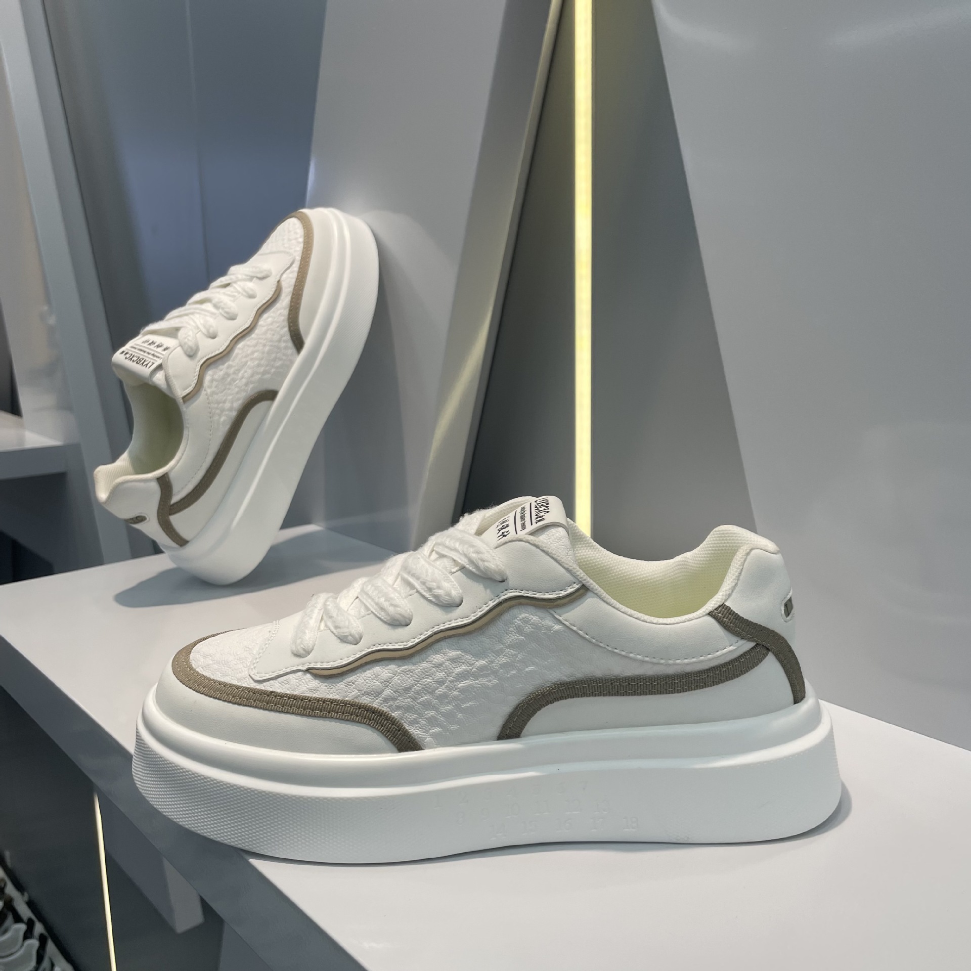 Ddmybear Fashionable And Versatile White Autumn New Item, Leather Surface Splicing, Comfortable Soft Soled Board Shoes, Men's Shoes Chinese Brand