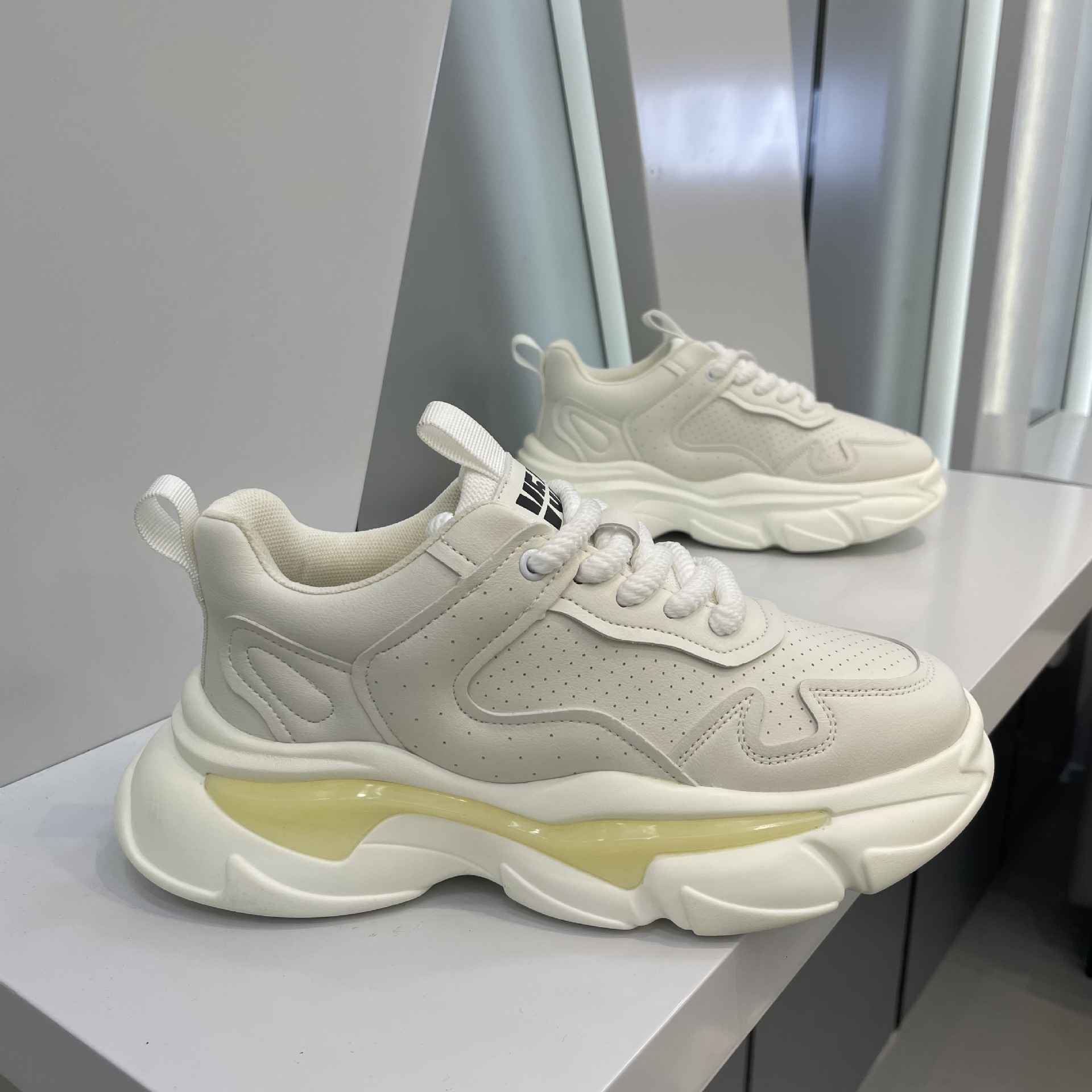 Ddmybear 2024 New Fashionable Sports Versatile Casual Leather Face Men's Soft Bottom Dad White Shoes Chinese Brand Shoes F915-159
