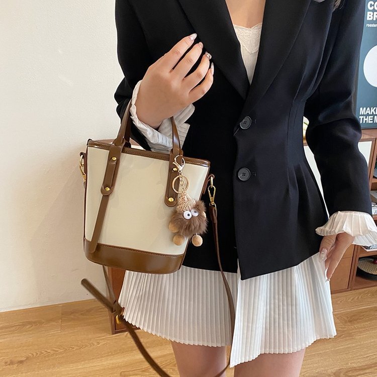 This year's popular bucket for women's 2024 spring/summer new fashion, versatile, high-end, niche design, single shoulder diagonal cross bag