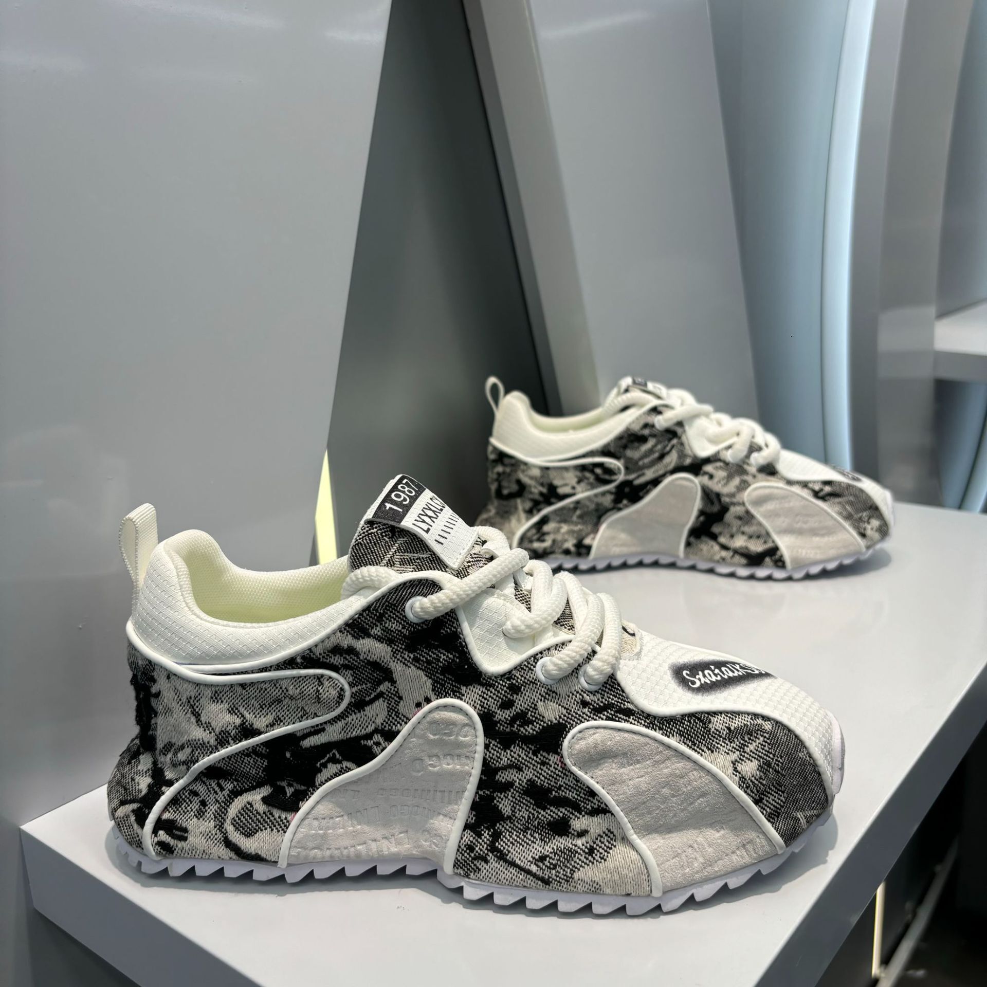 Ddmybear Men's Contrasting Colored Bag Sole Comfortable Height Increasing Spirited Young Man Trendy Versatile Outdoor Casual Shoes Chinese Brand 