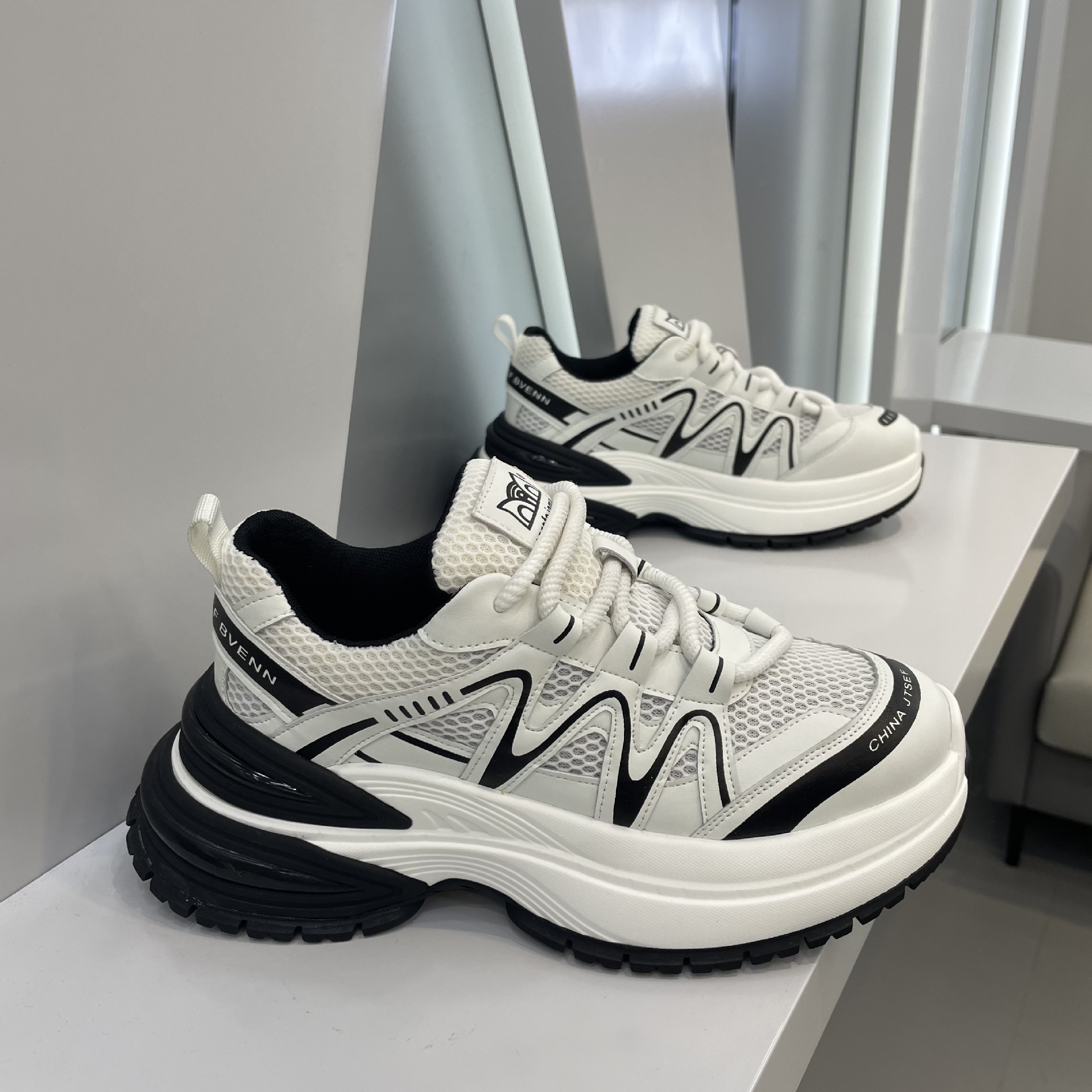 Ddmybear New Autumn Men's Running Mesh Breathable Sports Shoes, Soft Sole Shock-Absorbing Silver Trendy Casual Shoes For Men Chinese Brand Shoes 