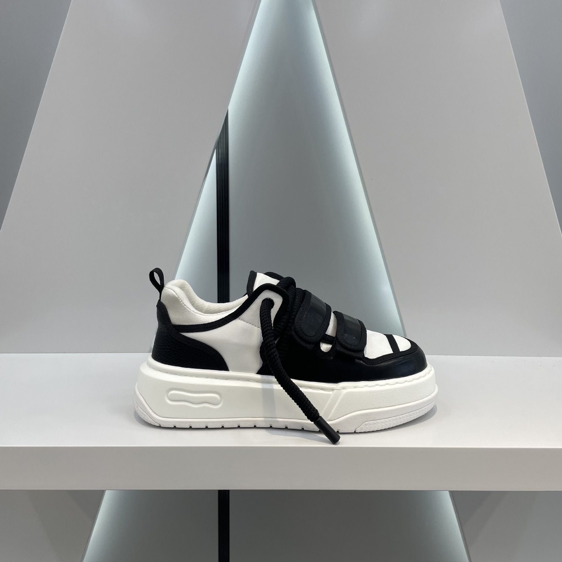 Ddmybear 2024 New Sports And Leisure Velcro Perforated Breathable One Step Stepping Thick Soled Raised Board Trendy Men's Shoes Chinese Brand Sho