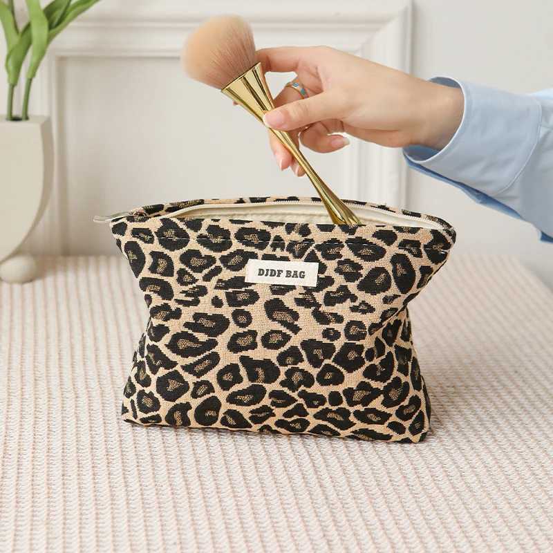 Fashion Leopard Print Womens Makeup Bag Large-capacity Cosmetics Skin Care Product Storage Bag Toiletry Bag Portable Liner Bag Z240914