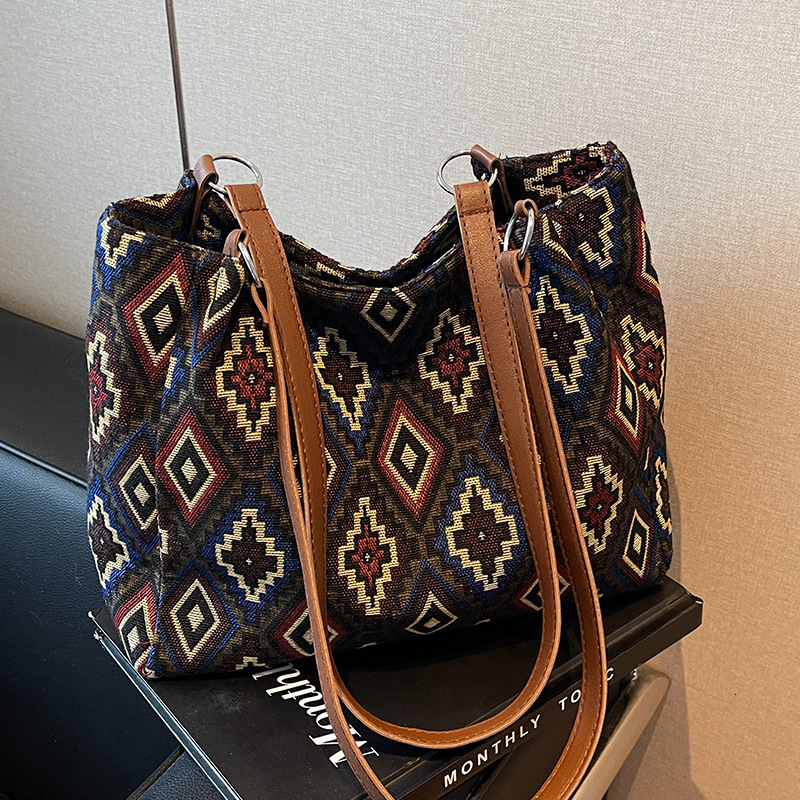 Large Capacity 2024 New Fashionable Commuter Ethnic Style Tote Bag Canvas Single Shoulder Handbag for Women