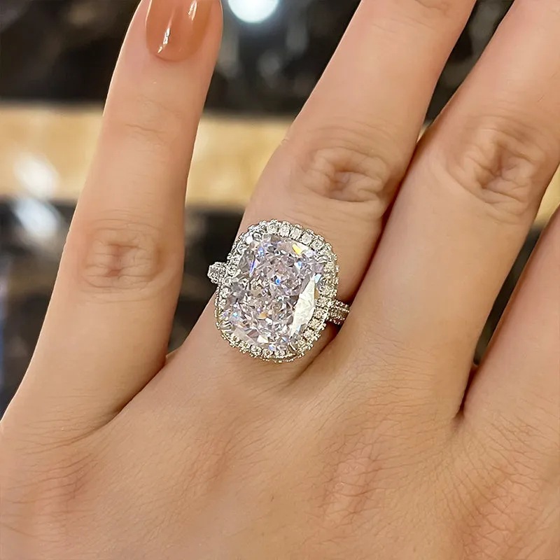 2024 Ladies Luxury Jewellery Sparkling Wedding Rings 925 Sterling Silver Cushion Shape White Lab Moissanite Diamond Party Eternity Women Engagement Ba