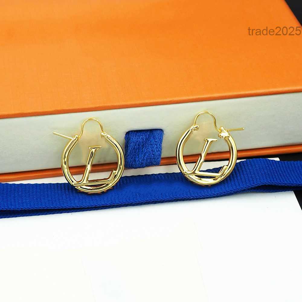 Designer 2023 fashion Jewelry Huggie Pendant Earrings Big Circle For Women Earring Designers Letter V Hoop Earrings Gift