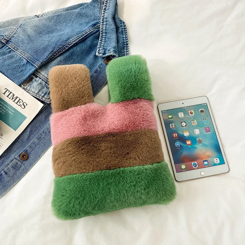 Candy Color Plush Wrist Bag Winter Stripe Womens Bag Mini Faux Fur Bags for Women Fluffy Warm Soft Purses and Handbags Tote 240909
