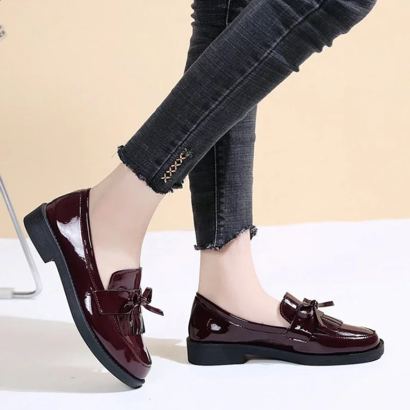 Womens Shoes Patent Leather Womens Shoes British Tassel Casual Womens Shoes Butterfly Knot Small Leather Shoes Comfortable Zapatos 241008