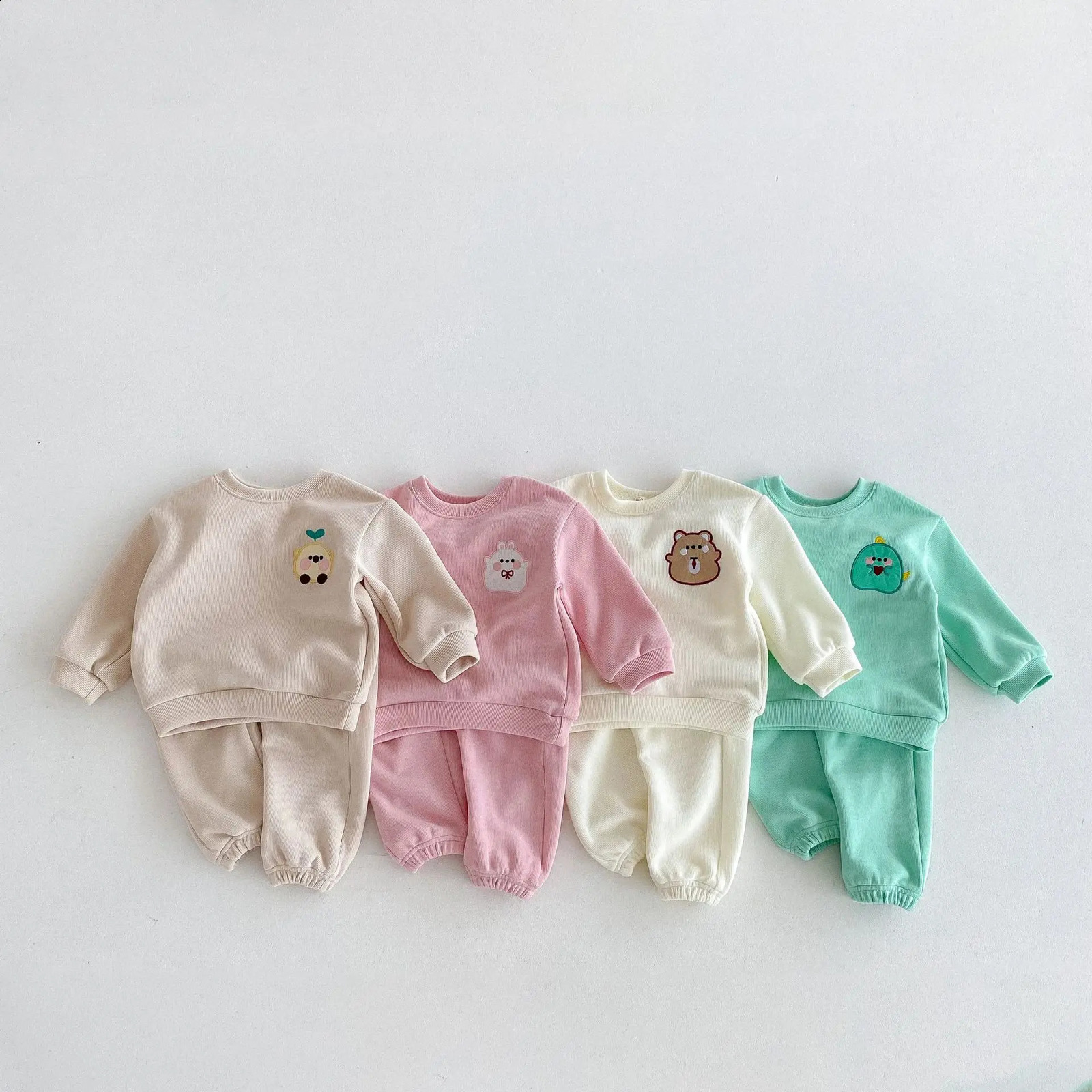 Korean childrens autumn and winter clothing cute cartoon print baby boys and girls casual childrens sportswear 2-piece set 1-7Y 240913