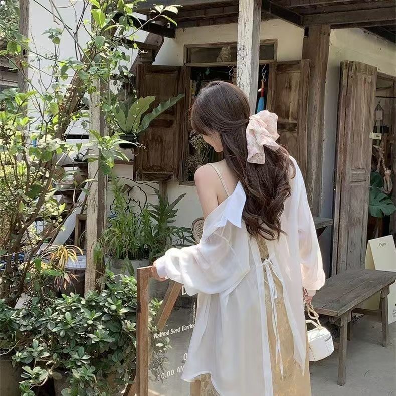 Thin long-sleeved sun protection clothes for women wear in summer 2024, with a sense of design, split-back shirts and ultra-thin tops.