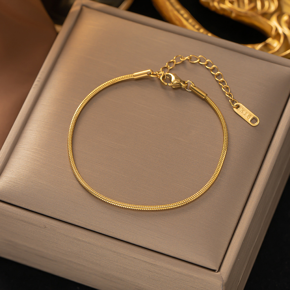 Delicate Gold Plated Charm for Women Classical Love Heart Pendent Titanium Steel Bracelets Designer Letter Hand Chain Bracelet Wedding Jewelry Gift
