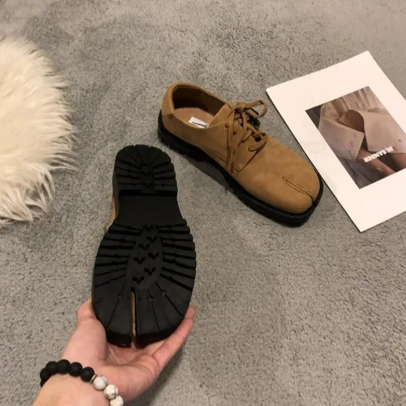 Trendy Fashion Flats Shoes Women Tabi Ninja Moccasins Split Toe Lace Up Loafers Casual Retro Pumps 2024 Autumn Footwear Mujer 240906