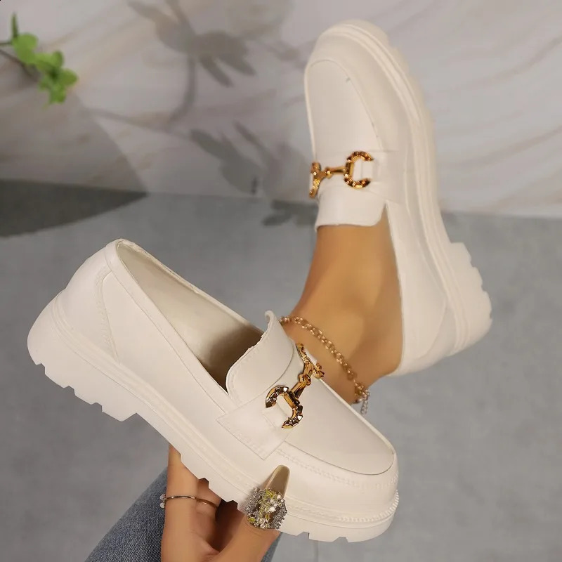 Womens shoes 2024 selling fashion casual version casual shoes exterior lazy and slippery thick soled womens shoes Zapatos 240914