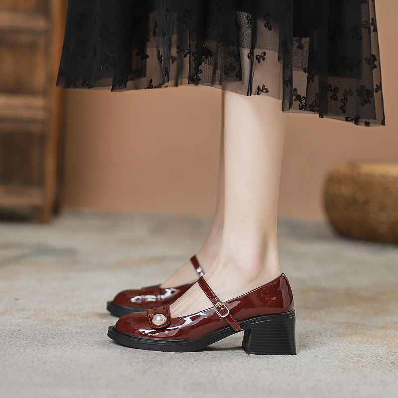 2024's New Women's Mary Janes: Soft Leather Pearl-Studded Wine Red Pumps 3bf7