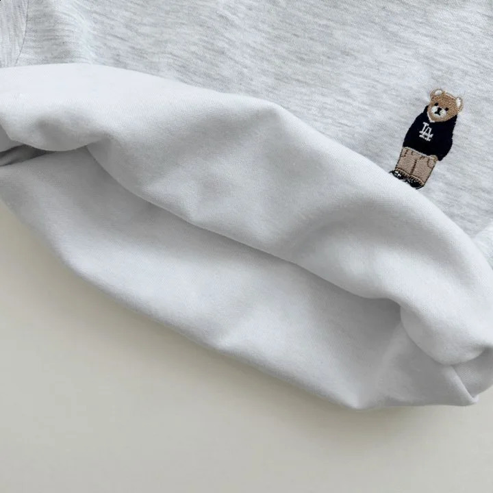 Autumn childrens clothing cartoon bear casual sportswear for boys and girls baby cotton embroidered top and pants 2-piece childrens sportswear set 240