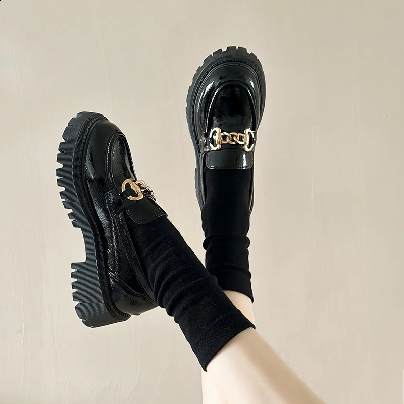 Loafers womens fashionable Mary Janes round toe flat Loafers Oxford platform casual metal chain buckle womens high heels 240914