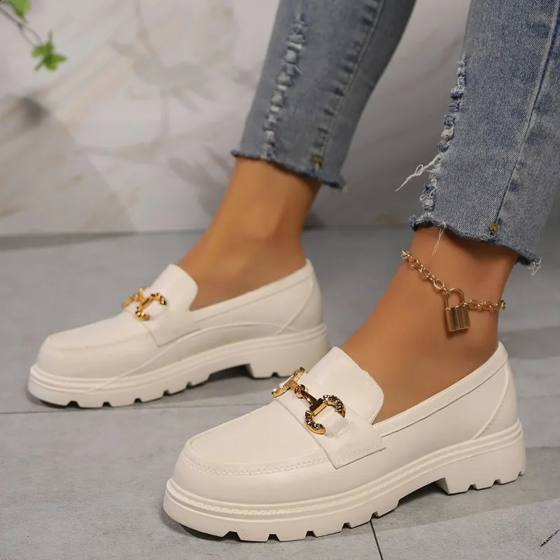 Womens shoes 2024 selling fashion casual version casual shoes exterior lazy and slippery thick soled womens shoes Zapatos 240914