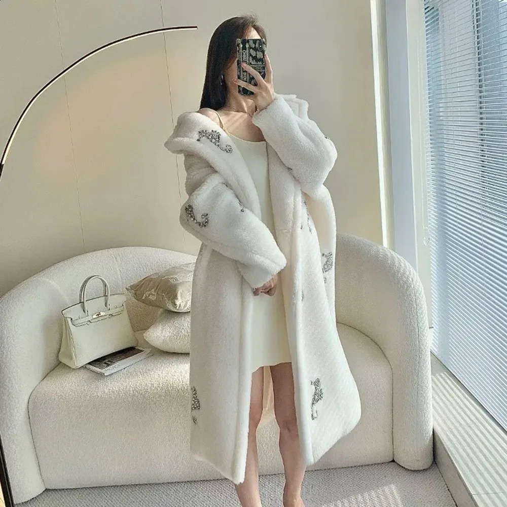 Faux Jackets For Women MAX Hippocampus Teddy Bear Coat Womens Mid Length Outwear Alpaca Fur Silhouette Fur Coats Women 240911