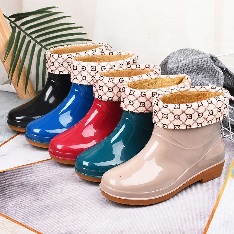Short Tube Women's Waterproonti Slip Wear-Resistant Kitchen Rain Boots Rubber Shoes For Women In Rainy Season