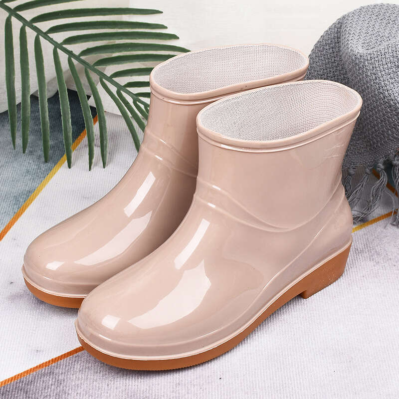 Short Tube Women's Waterproonti Slip Wear-Resistant Kitchen Rain Boots Rubber Shoes For Women In Rainy Season