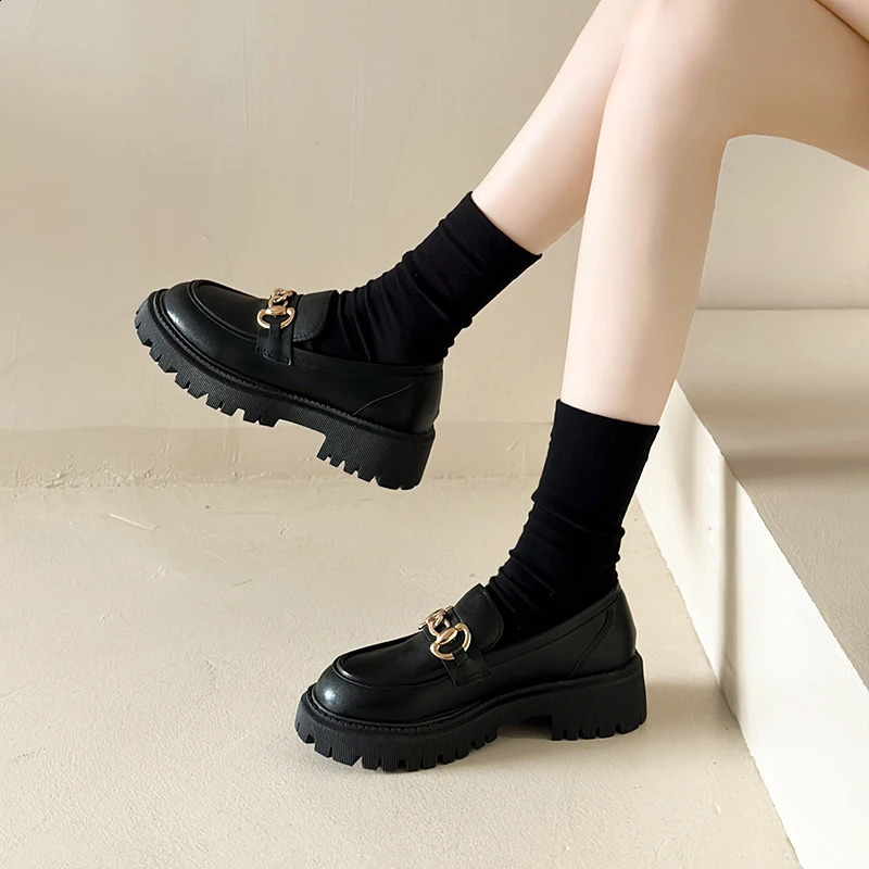 Loafers womens fashionable Mary Janes round toe flat Loafers Oxford platform casual metal chain buckle womens high heels 240914