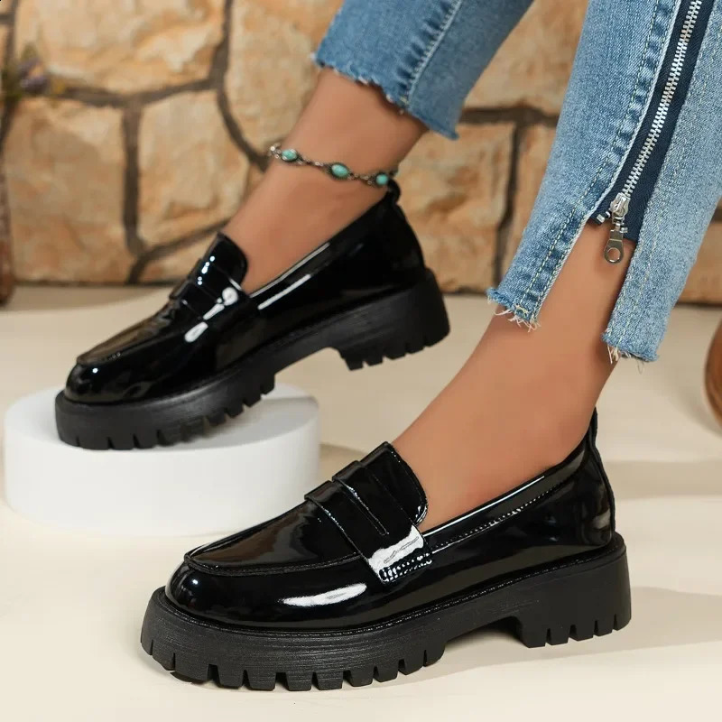 High quality womens shoes slip on womens pump autumn British round toe solid dress platform thick high-heeled plus size shoes 240914