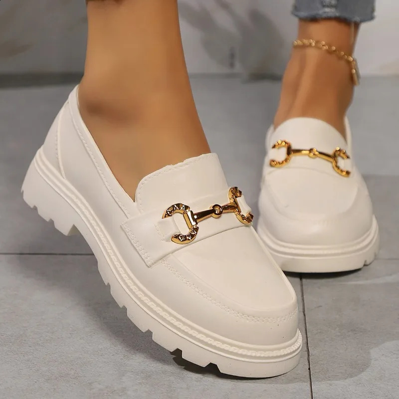 Womens shoes 2024 selling fashion casual version casual shoes exterior lazy and slippery thick soled womens shoes Zapatos 240914