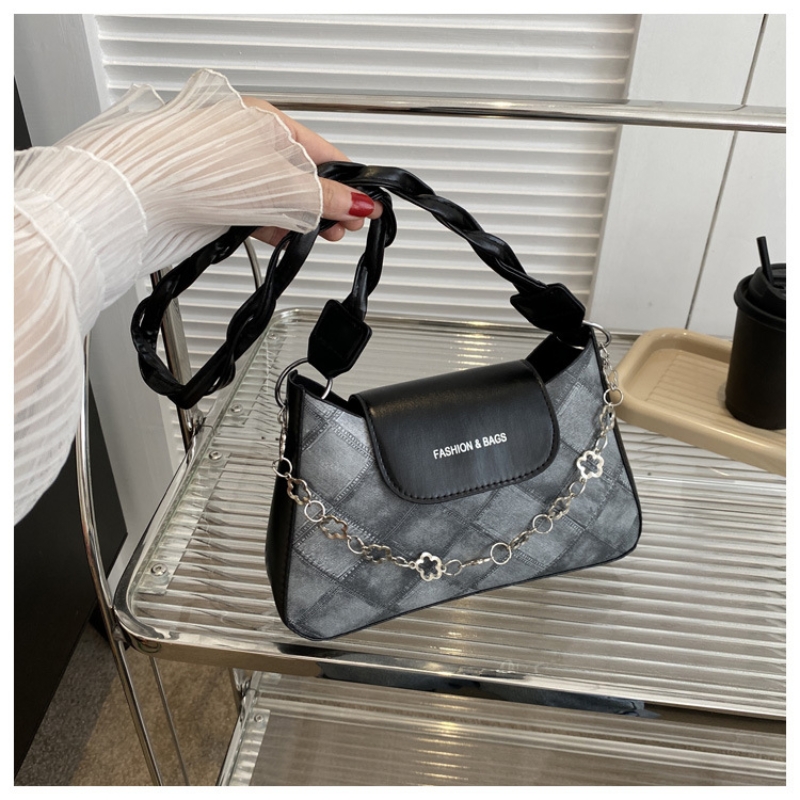 New Simple Crossbody Bag Trendy Ladies Handbag Niche Korean Underarm Shoulder Bag PU Material With Chain Decoration