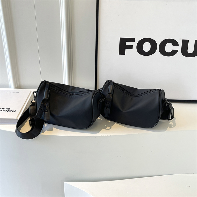 2025 New Oxford Fabric Multi Functional Commuter Bag Spring Wide Shoulder Strap Women's Leisure Bag Underarm Bag Women's Fashion Design Cros