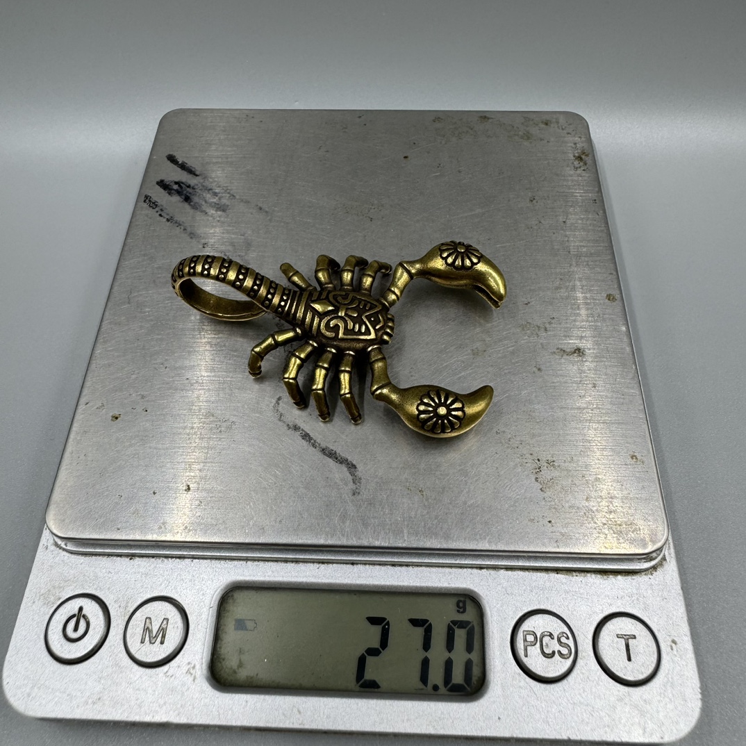 Copper Scorpion Statue Ornament Animal Figurines Tea Pet Decorate Pure Brass Scorpio Pendant Key Chain Pendant Hanging Keyring Necklace Ornament