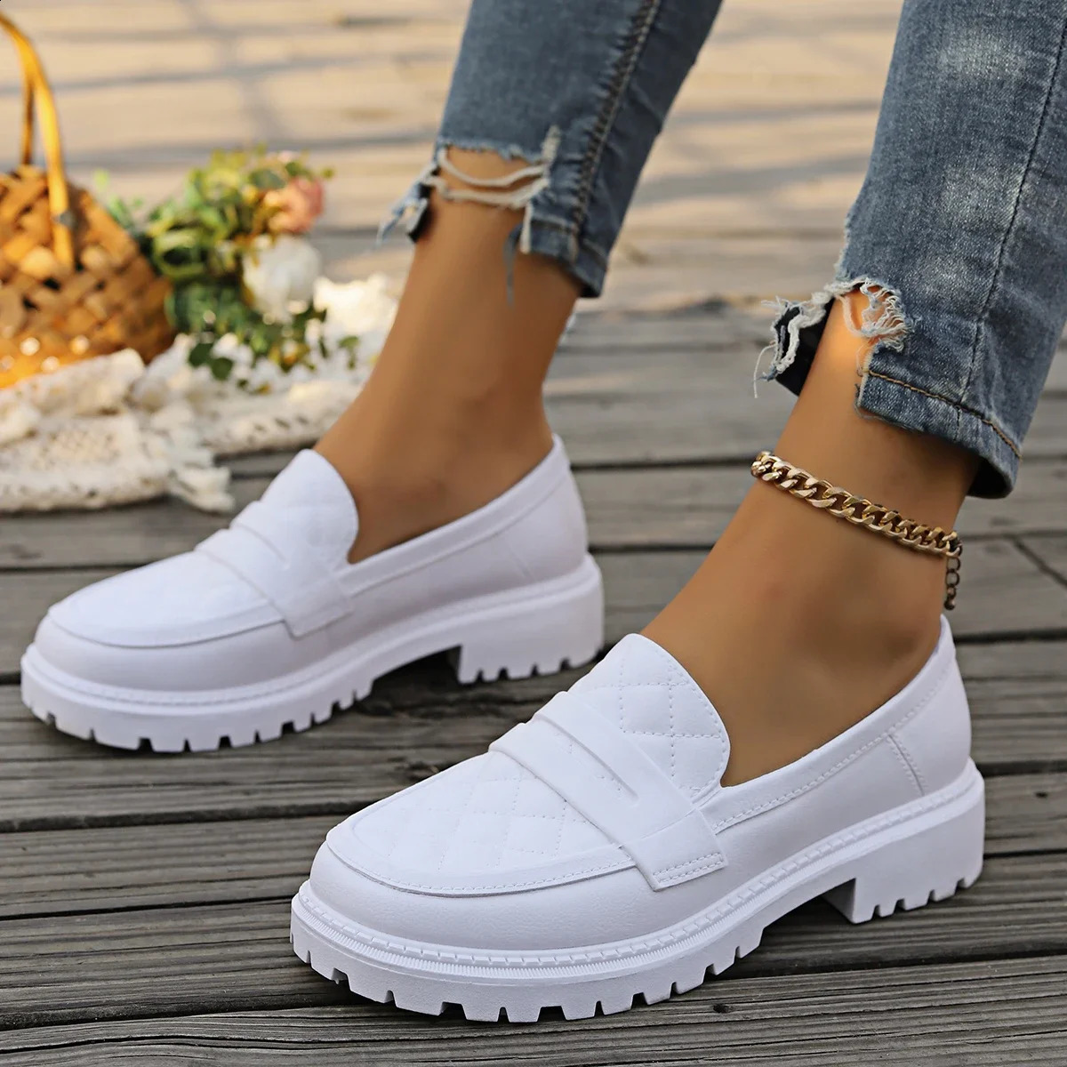 Spring and summer casual shallow mouth comfortable and elegant low foot pad round toe square foot pad fashionable womens shoe number 2192 240914
