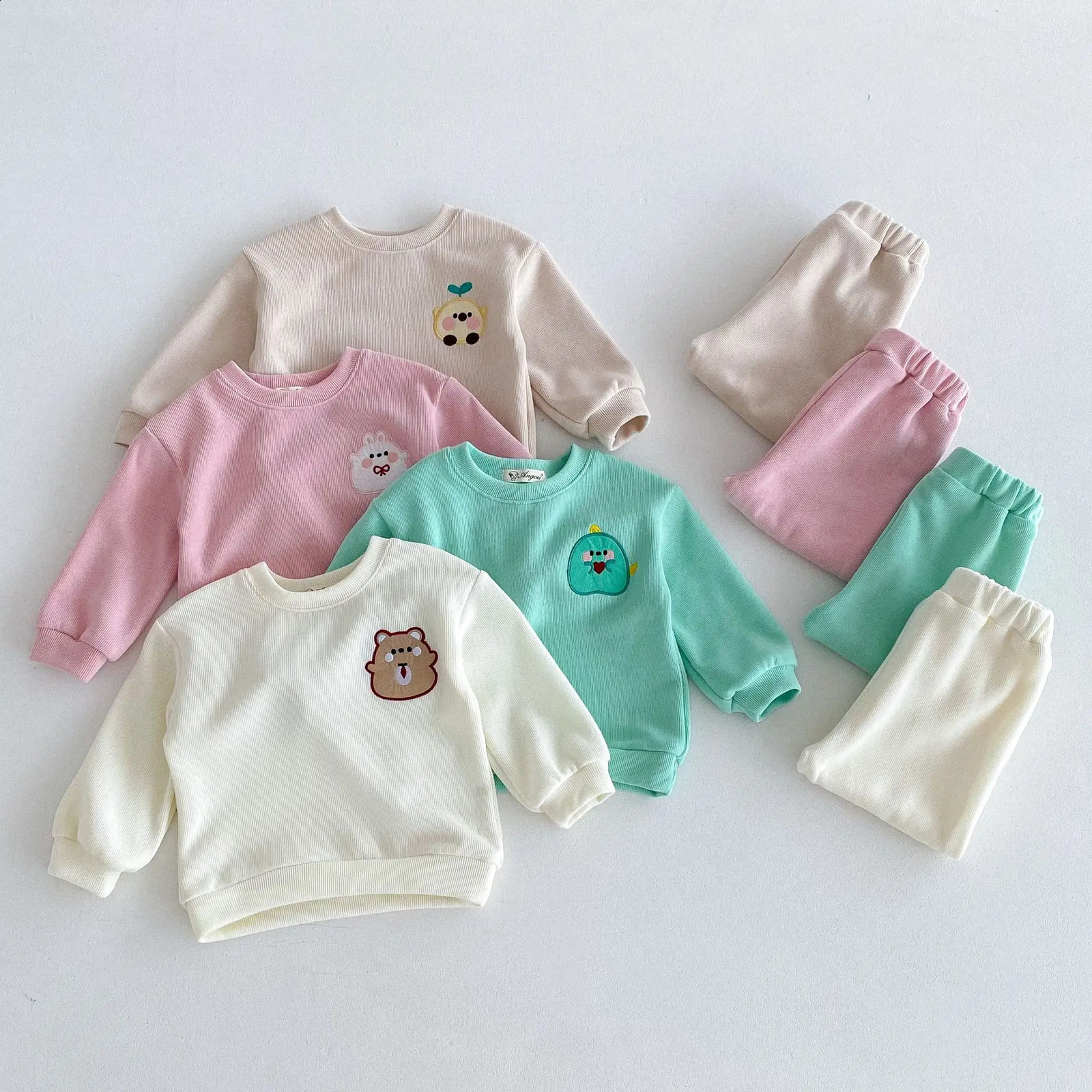 Korean childrens autumn and winter clothing cute cartoon print baby boys and girls casual childrens sportswear 2-piece set 1-7Y 240913