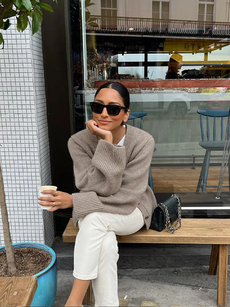 Fashionable solid pocket womens cardigan elegant Vneck long sleeved sweater autumn and winter single chest casual knit 240906