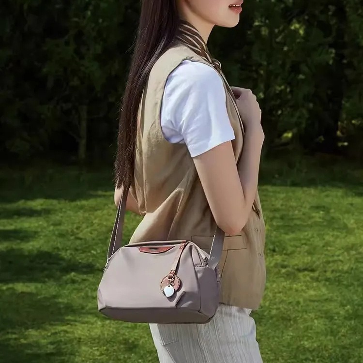 Women's New Light Luxury Designer Bag Slanted Body Fashionable Multifunctional Crossbody Bag Oxford Cloth Casual Large Capacity Shoulder Bag Tote