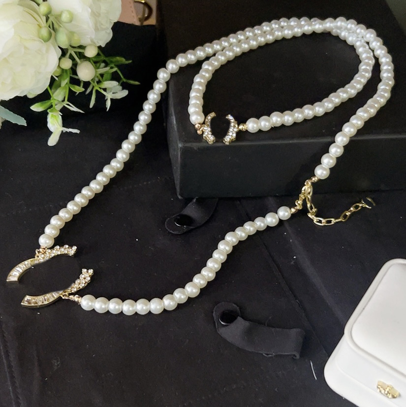 Luxurys Classic Designer necklace Pearl Necklaces Designer Jewelry Brand Necklaces Choker Fashion Women Wedding Jewelry Love Gifts 20 Style
