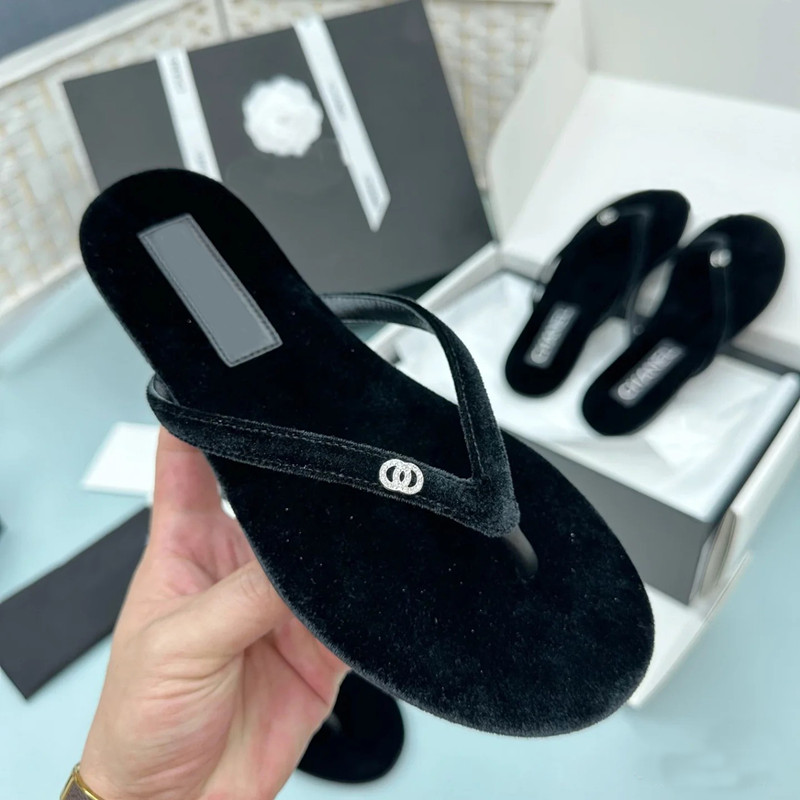 Shoes Luxury designer shoe brand flat shoes goose down pearl bow metal decoration brand shoes women's sandals quilted anti slip sexy beach flip flops slippers thong