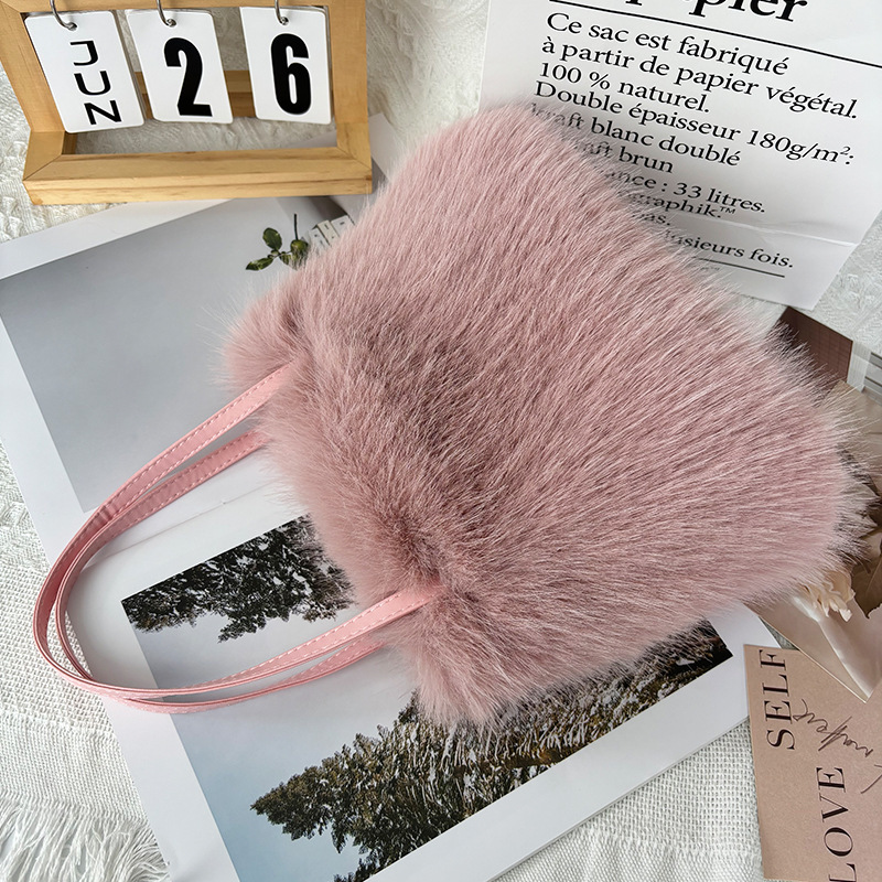 Light Luxury Niche Multifunctional Shoulder Bag Designer High Aesthetic Simple And Fashionable Women's Faux Fur Plush Shoulder Bag Women's M