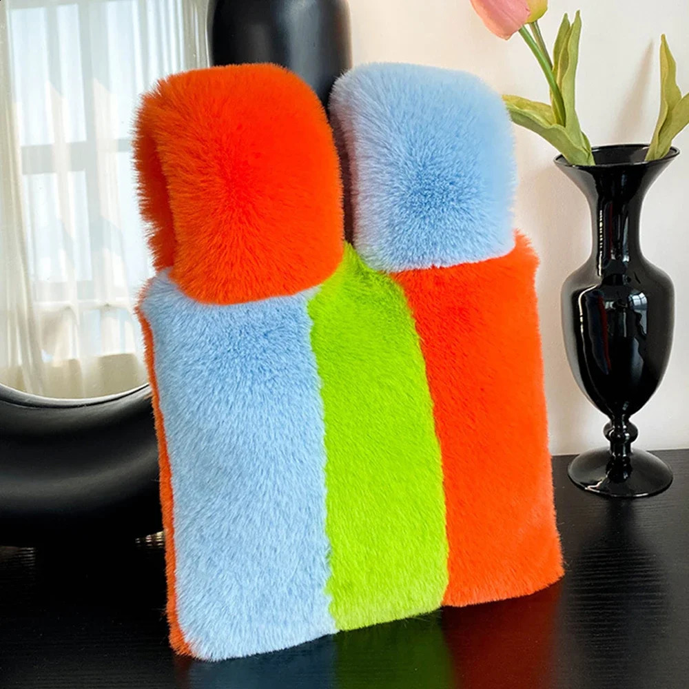 Candy Color Plush Wrist Bag Winter Stripe Womens Bag Mini Faux Fur Bags for Women Fluffy Warm Soft Purses and Handbags Tote 240909